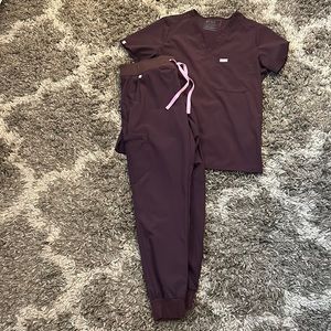 RARE figs brown scrub set